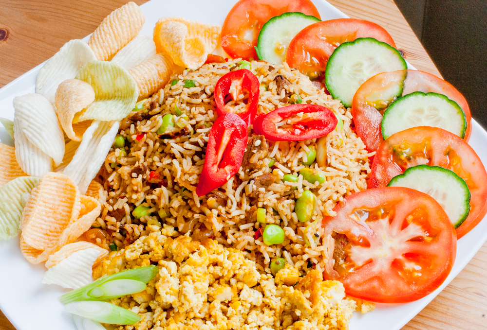 10-Of-The-Best-Street-Foods-Across-The-World-7.-Indonesia-Nasi-Goreng.jpg