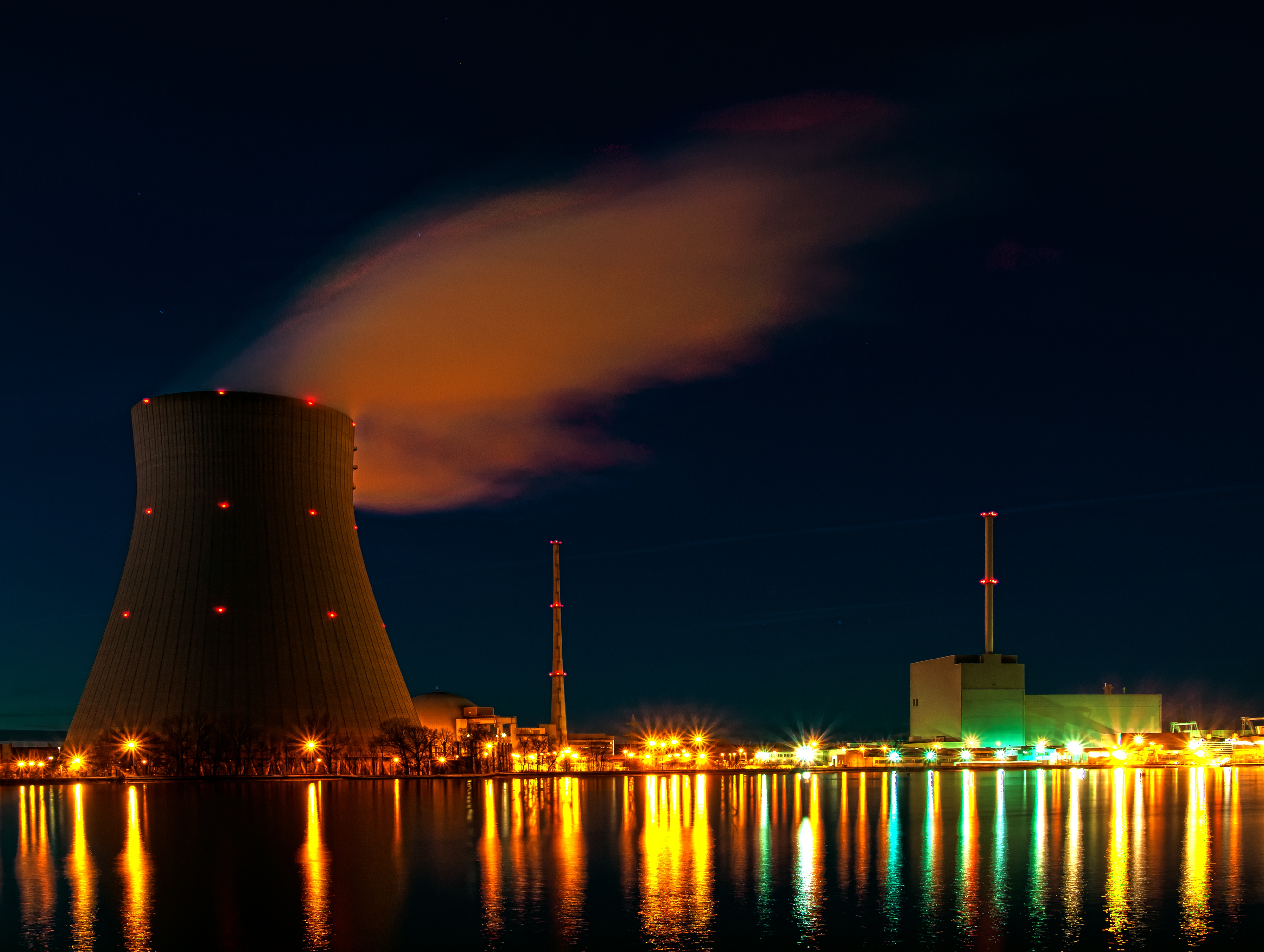 Фото атомной электростанции. Атомная энергия АЭС. АЭС Каттеном Франция. Атомная электростанция Янцзян. АЭС «Изар 2».
