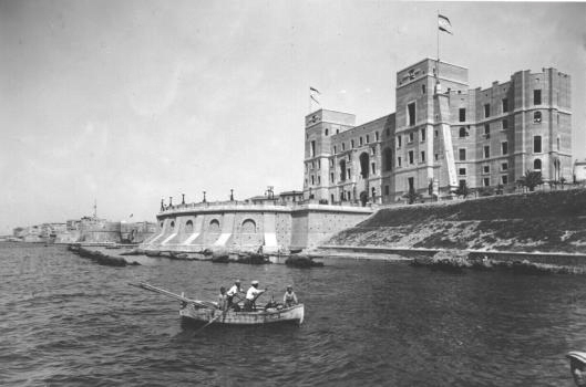 Palazzo_Governo_Taranto_1939.jpg