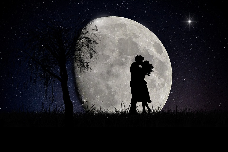 Romantic-Lovers-Moonscape-Moon-Couple-Love-2106892.jpg