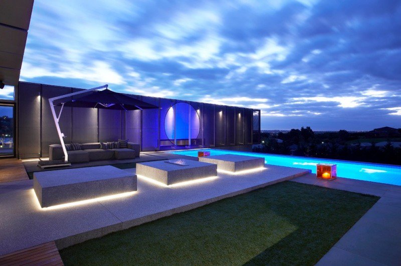 ruban-lumineux-applque-spot-LED-extérieur-jardin-piscine.jpg