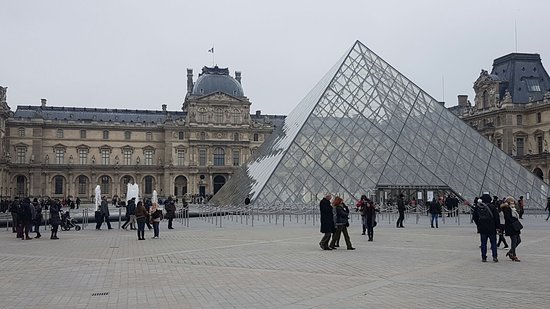 louvre-in-love.jpg