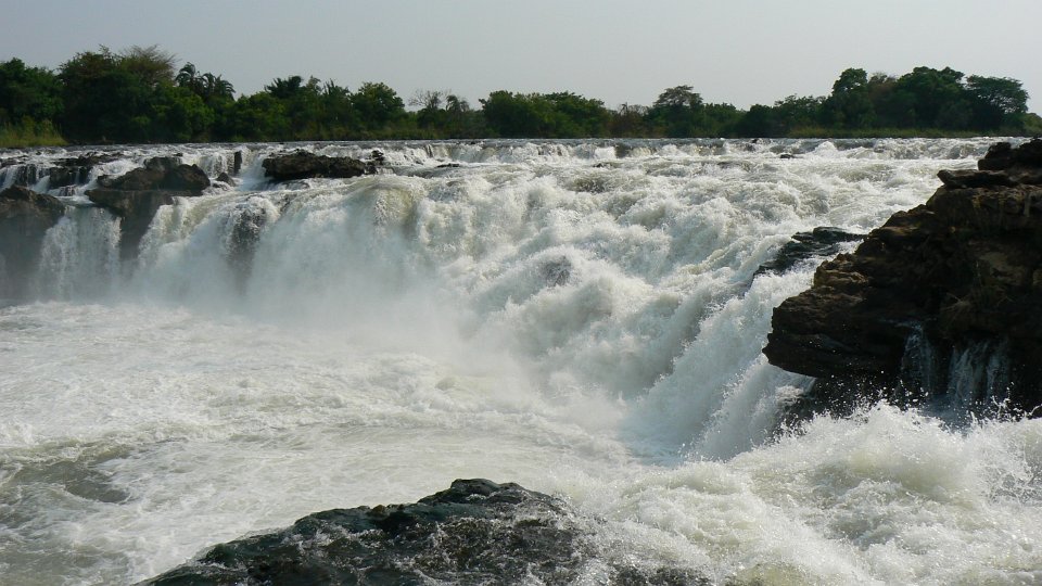 Водопад ливингстона находится на реке