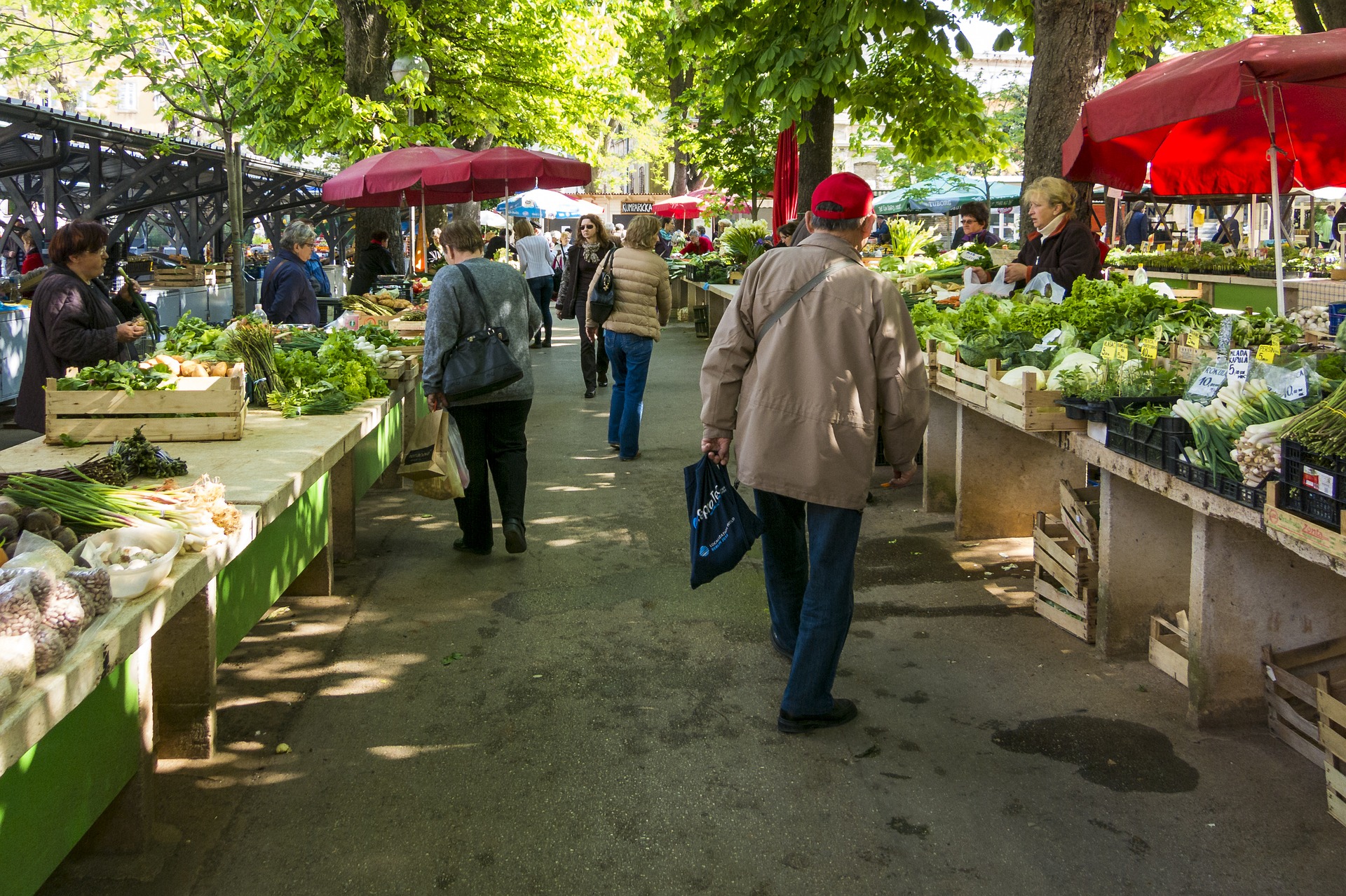 farmers market-1558658_1920.jpg