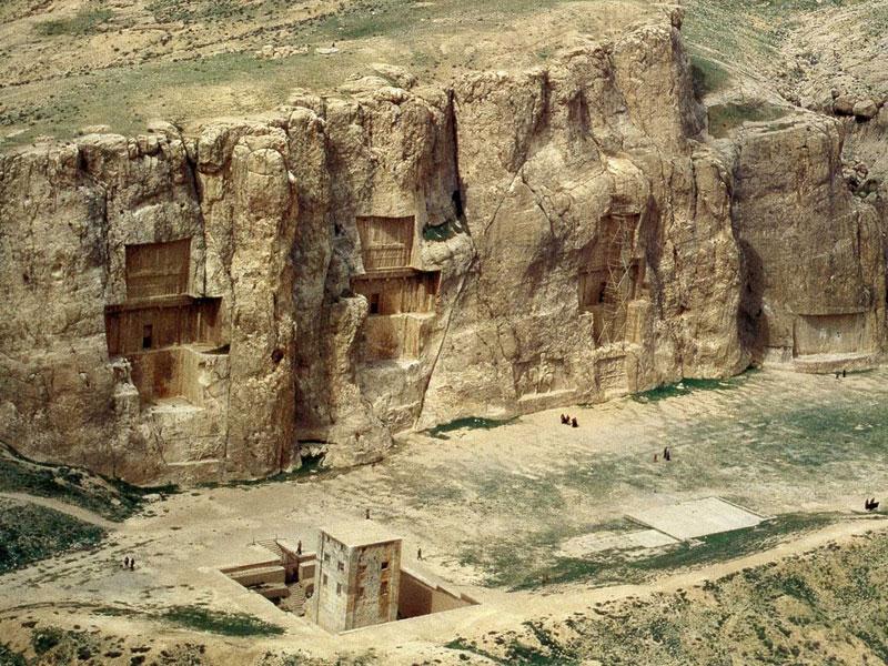 نقش_رستم_از_نمای_بالا.jpg