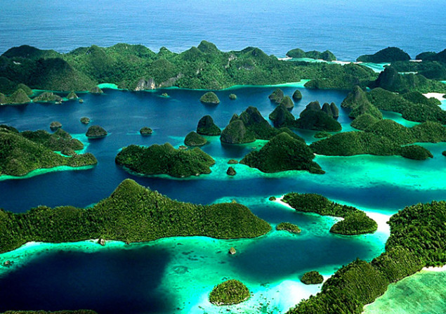 Indonesia-Raja-Ampat-by-David-Doubilet-@-National-Geographic-1-635x447.jpg