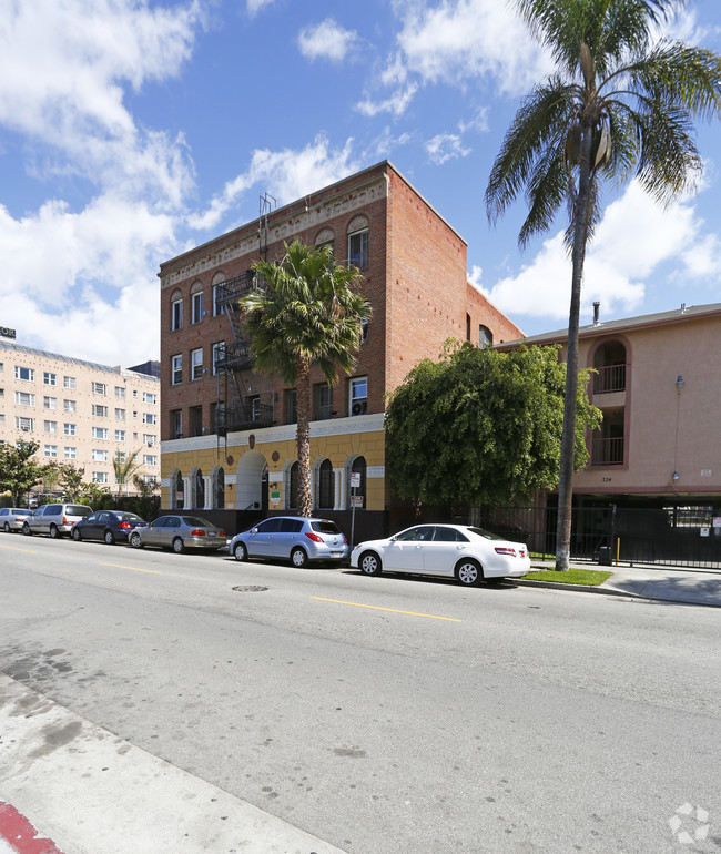 catalina-apartments-los-angeles-ca-building-photo.jpg