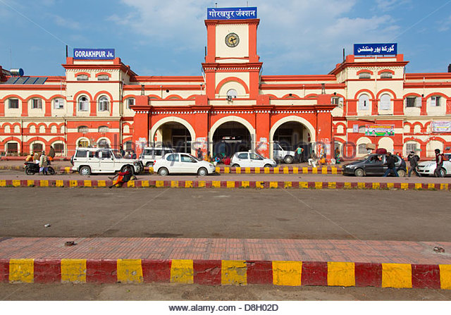 gorakhpur-railway-station-gorakhpur-uttar-pradesh-india-d8h02d.jpg