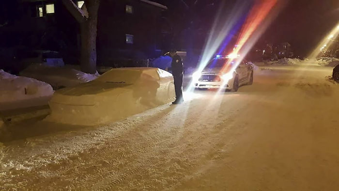 snow-car-police-simon-laprise-montreal-canada-3-5a61a0bf43ce4__700.jpg