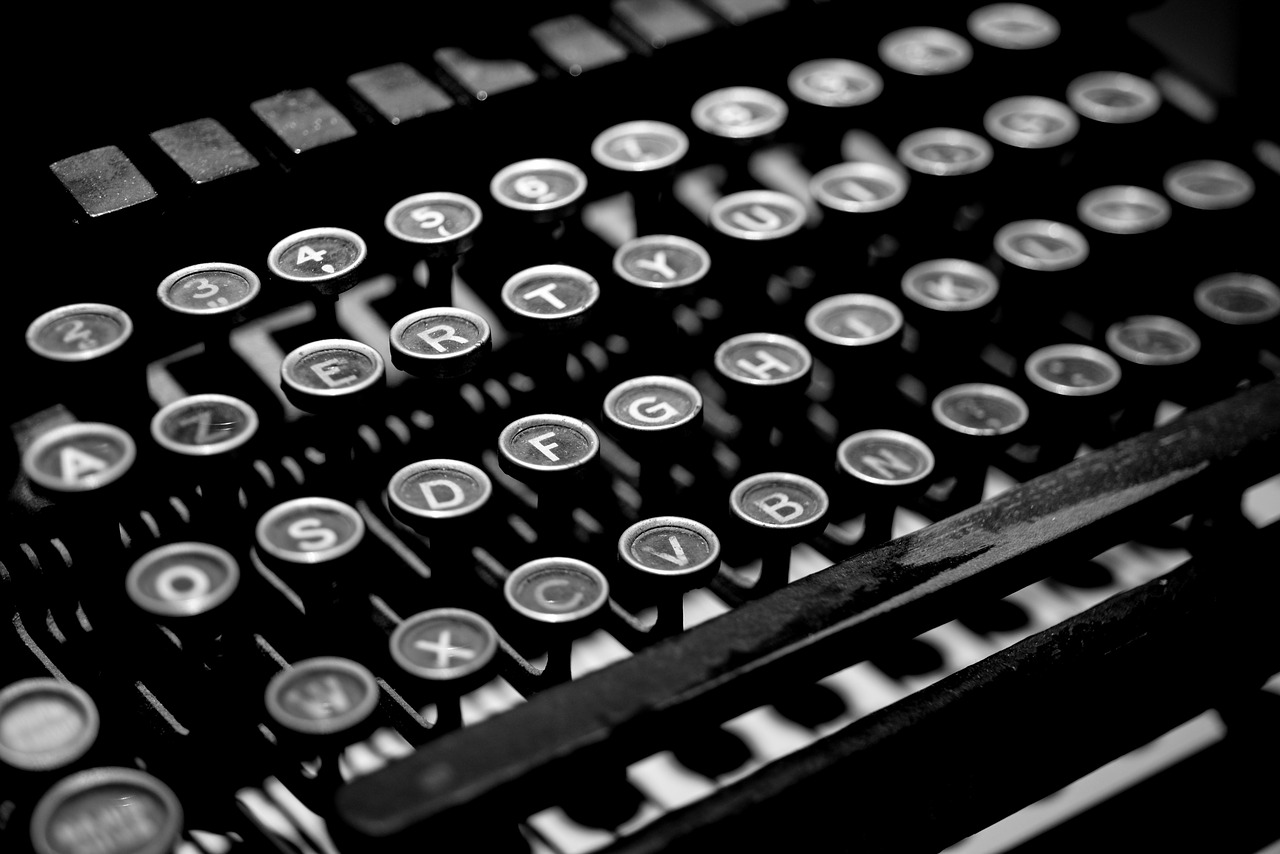typewriter-2653187_1280.jpg