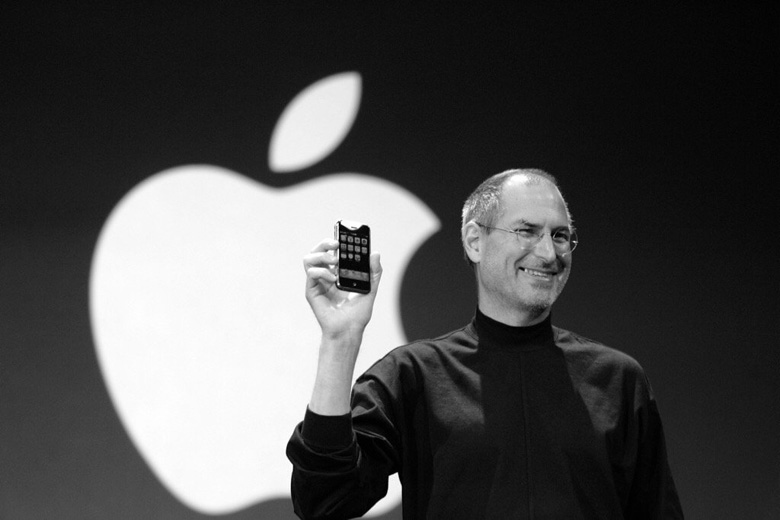 steve-jobs-original-iphone-apple-sign.jpg