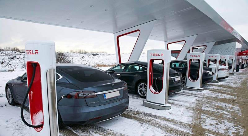 content_Tesla_SuperchargingStation.jpg