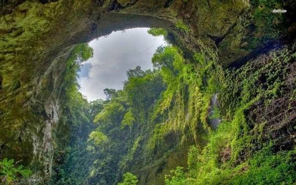Longest and biggest cave in the world Vietnam.jpg