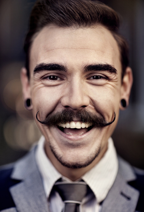 10 Model Mustache Men -Handlebar.jpg