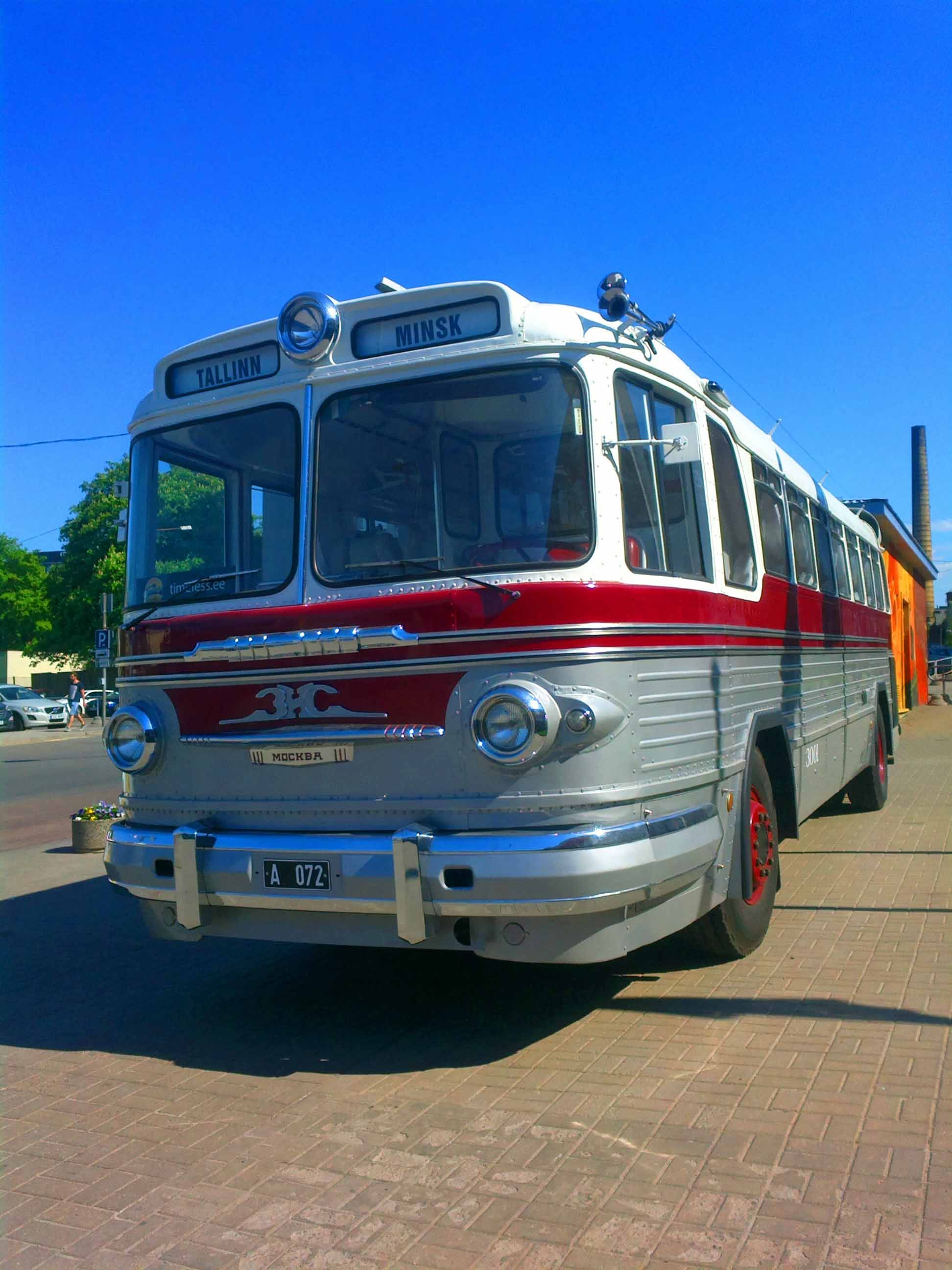 Retro Bus Photography in Steemit Blog