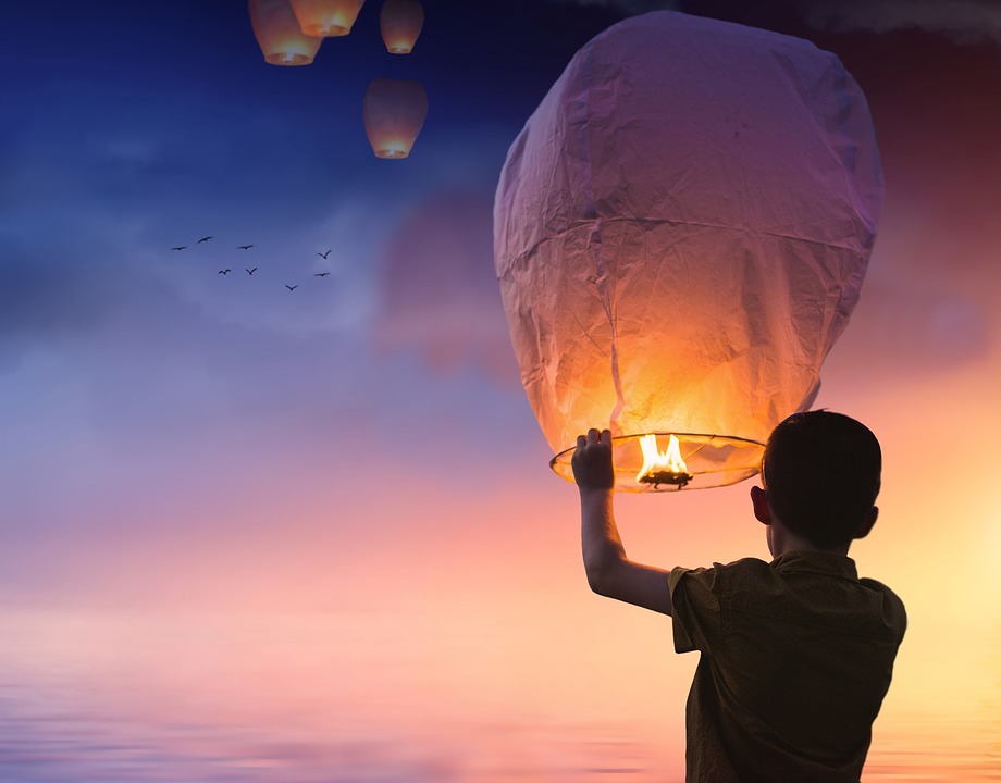 balloon-lantern-light.jpg