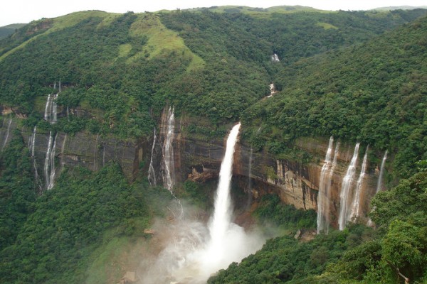 Nohkalikai-falls-Meghalaya-600x400.jpg