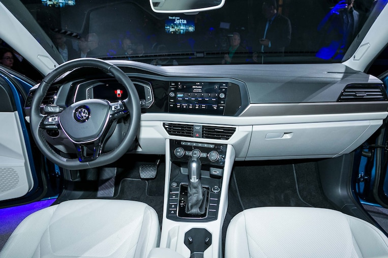2019-Volkswagen-Jetta-interior-1.jpg