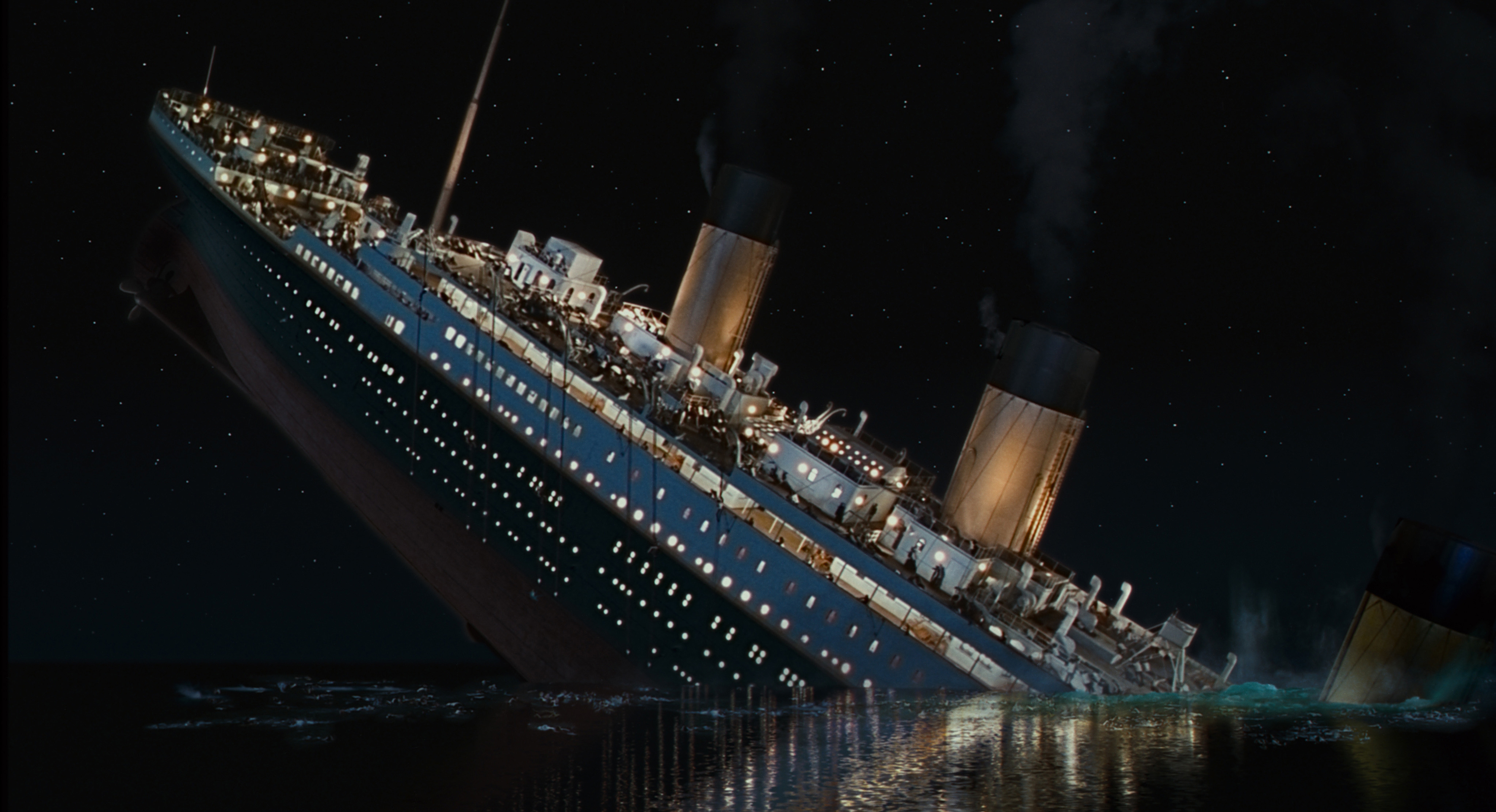 titanic-sinking-ship-scene.jpg