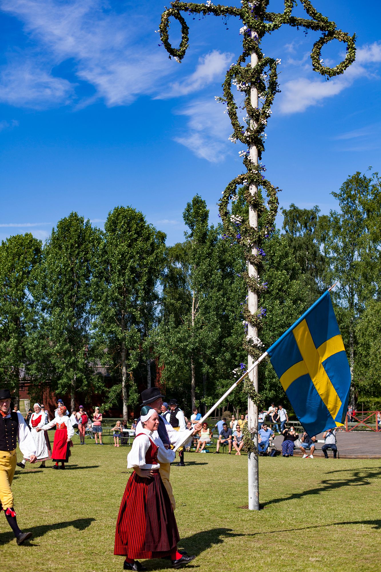 Midsommar Swedish Guy What Is The Swedish Midsommar Festival Hike The Clappers
