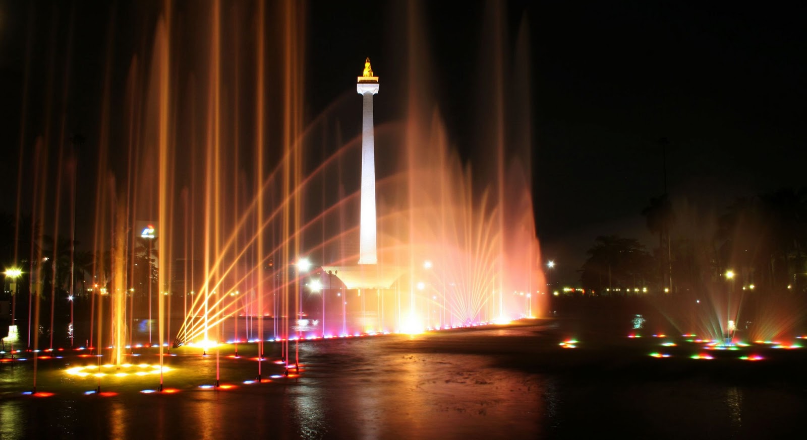 Monas-park-Jakarta-Indonesia.jpg