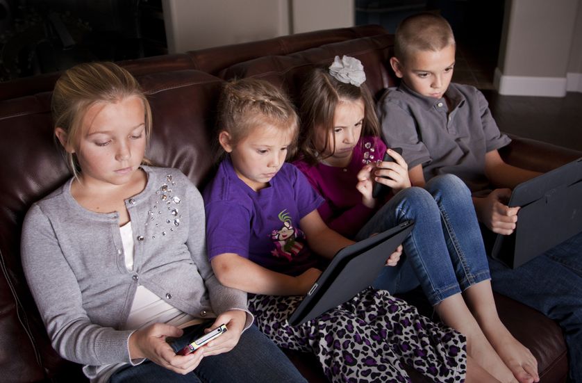 kids-screens-phones.jpg.838x0_q80.jpg