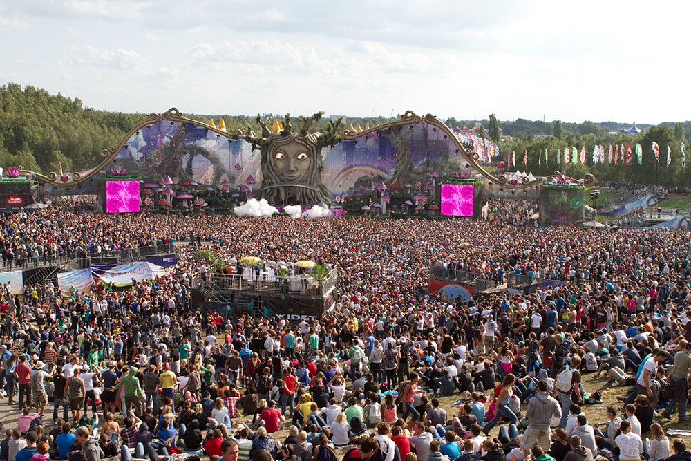 tomorrowland2011.jpg