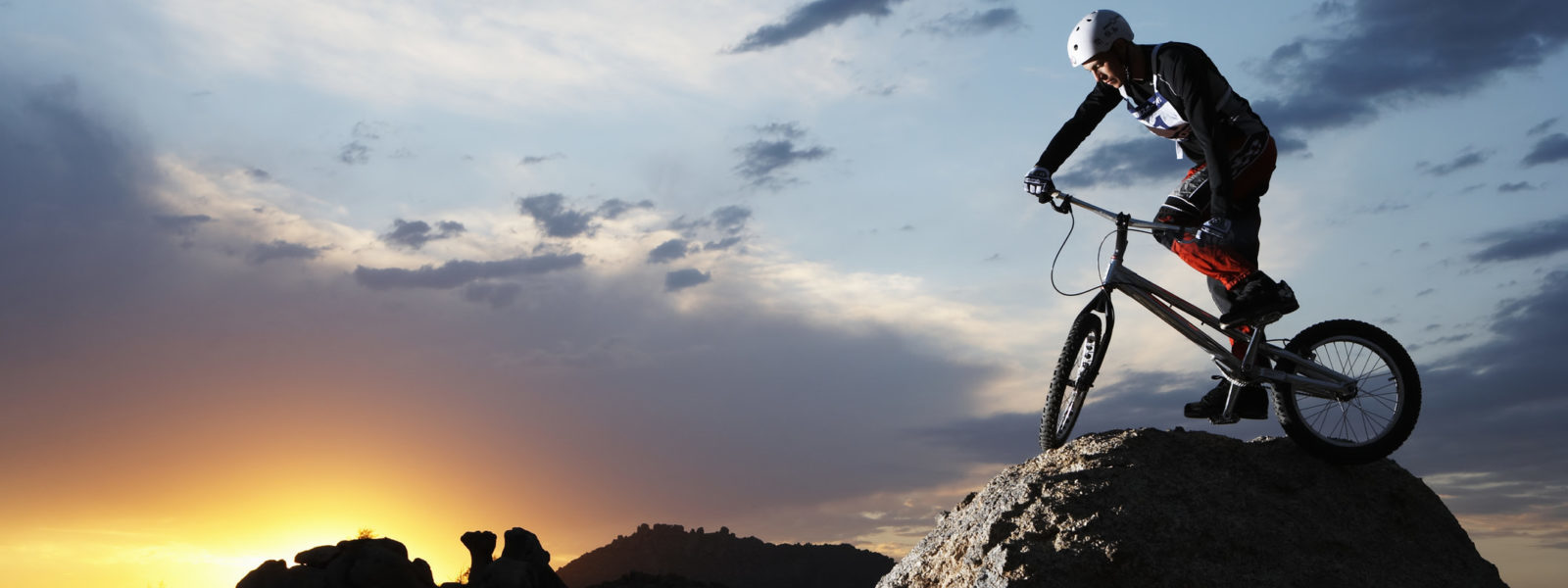 Bike-rider-balancing-on-rock-boulder-side-view-e1467032316960.jpg