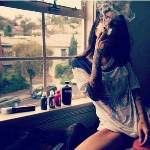 0ba0ec7e0affdc9018382507f527dc6d--stoner-girl-ara.jpg