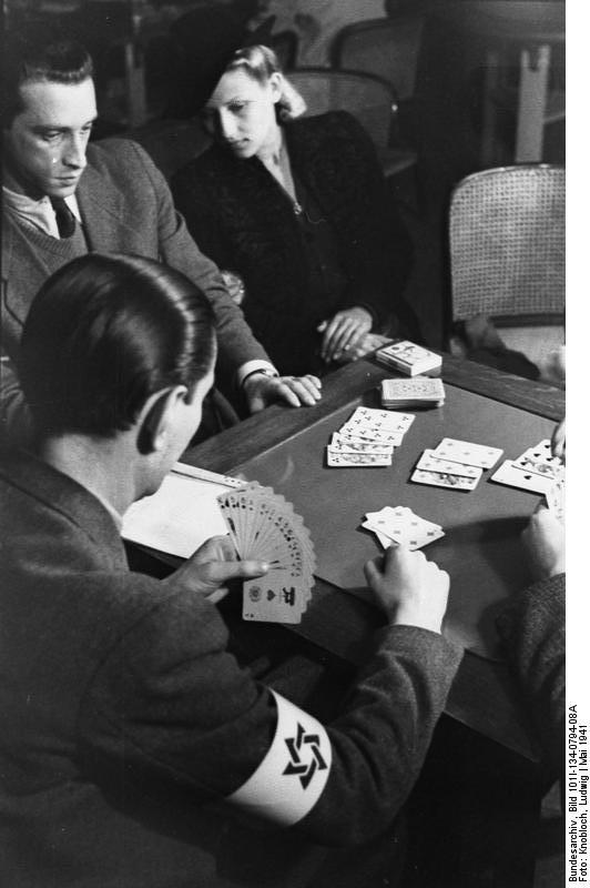 Bundesarchiv_Bild_101I-134-0794-08A,_Polen,_Ghetto_Warschau,_Juden_in_Nachtclub.jpg