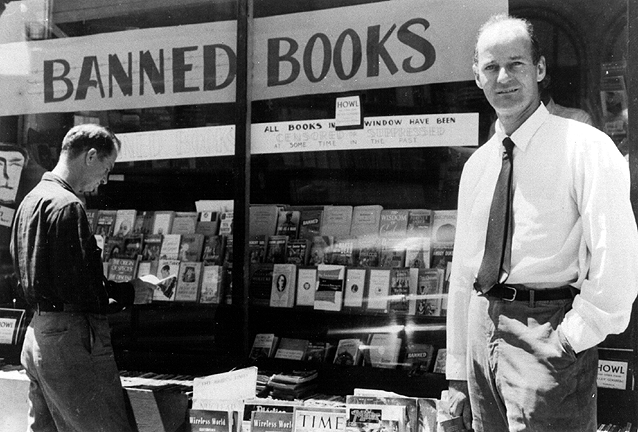 Ferlinghetti_in_front_of_store_c_1955.gif