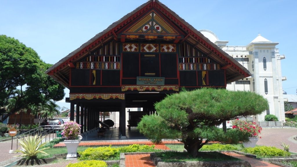 rumah adat aceh zem.jpg