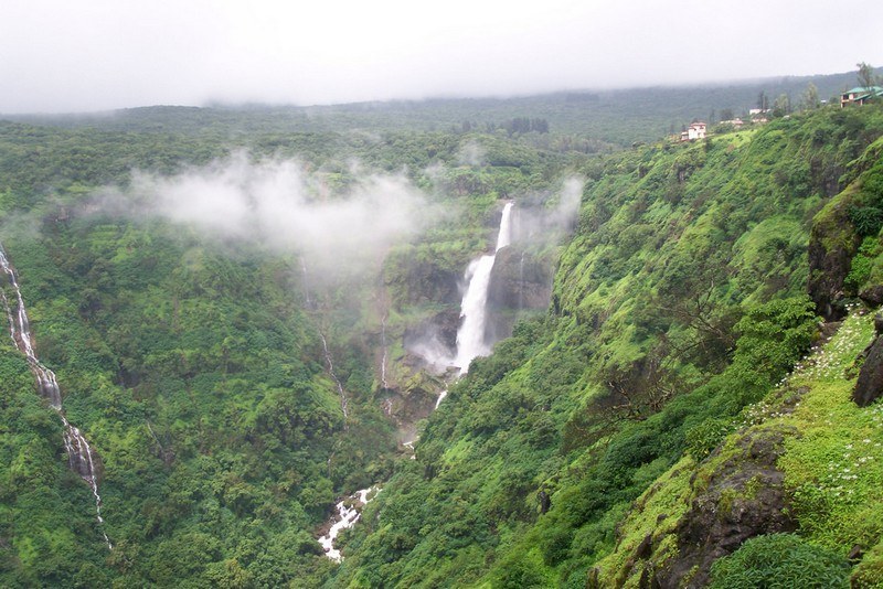 162482512Mahabaleshwar_Lingmala_Falls_Main.jpg