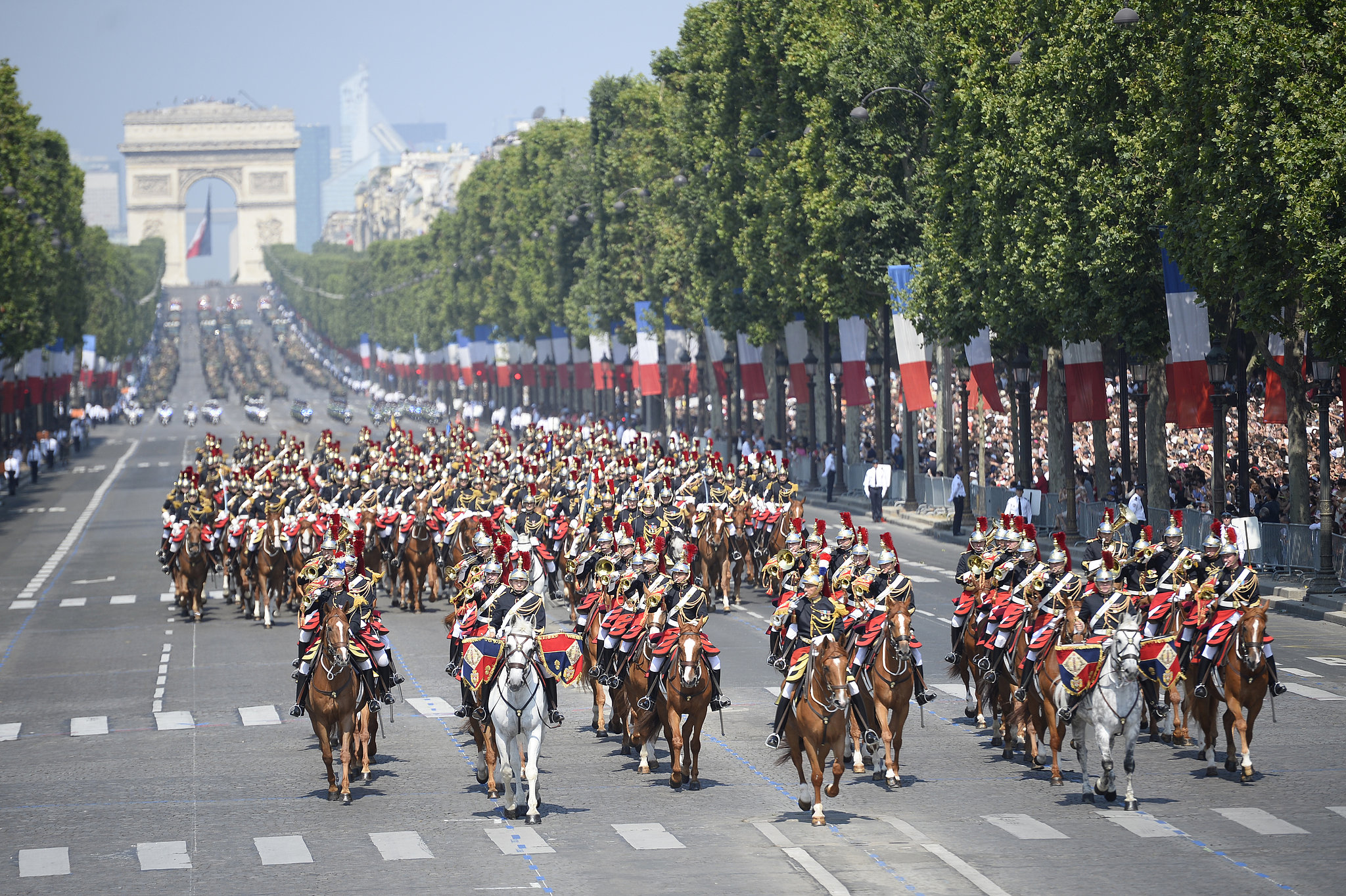 French holiday. Национальный праздник Франции взятие Бастилии. День взятия Бастилии парад. Парад во Франции в честь взятия Бастилии. 14 Июля во Франции.