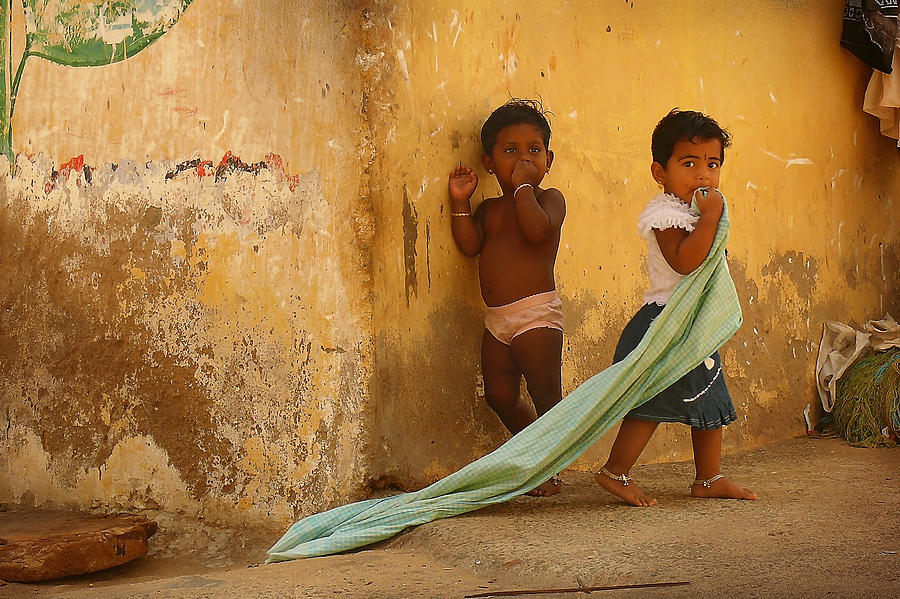 -indian-children-near-yellow-wall-in-the-village-of-kanyakumari-anastasiia-kononenko.jpg