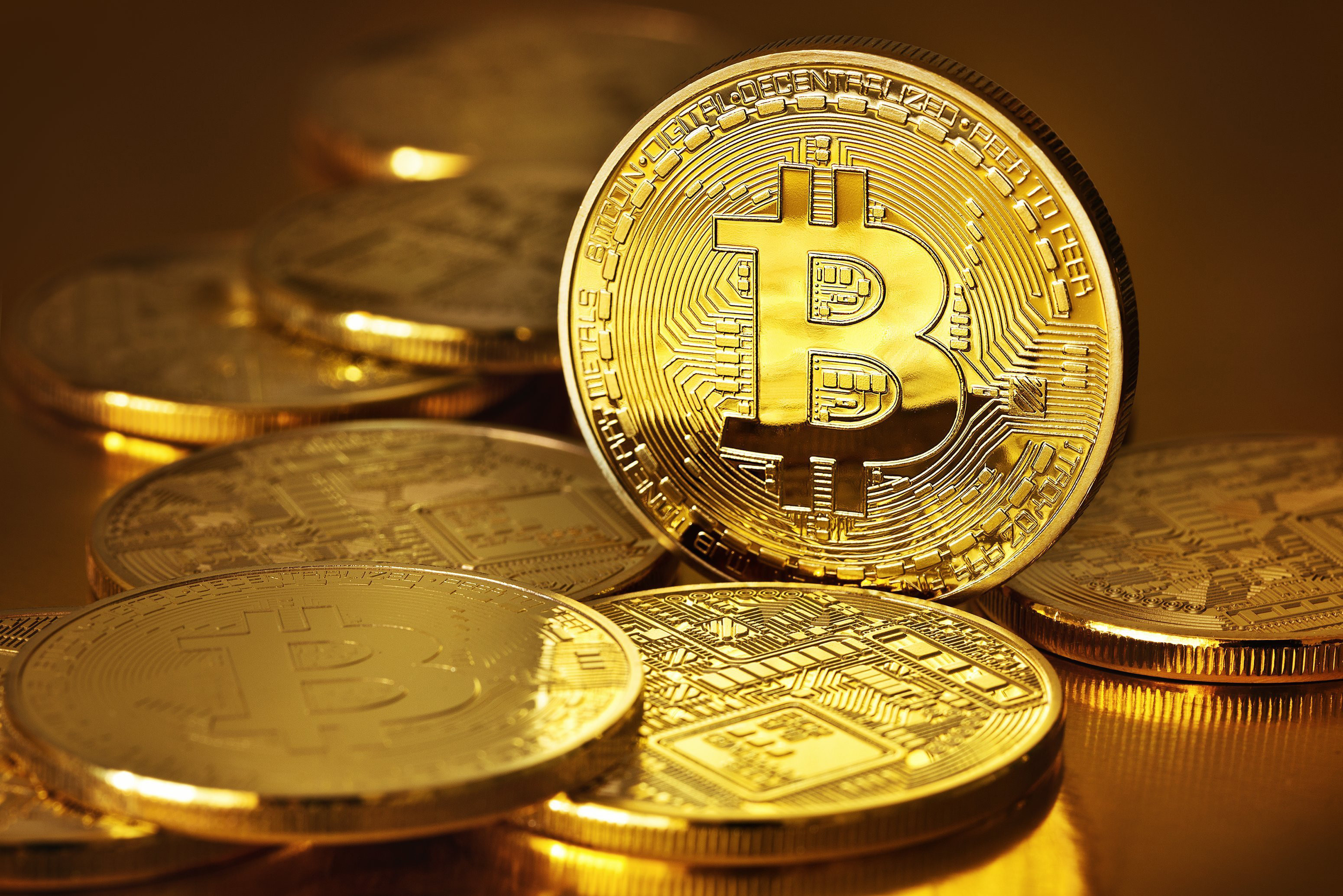 1509632131_bitcoin-hits-7000-in-major-milestone-for-1-cryptocurrency.jpg