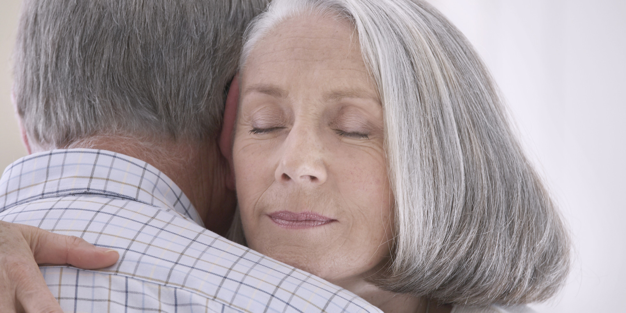 pareja abrazo old.jpg