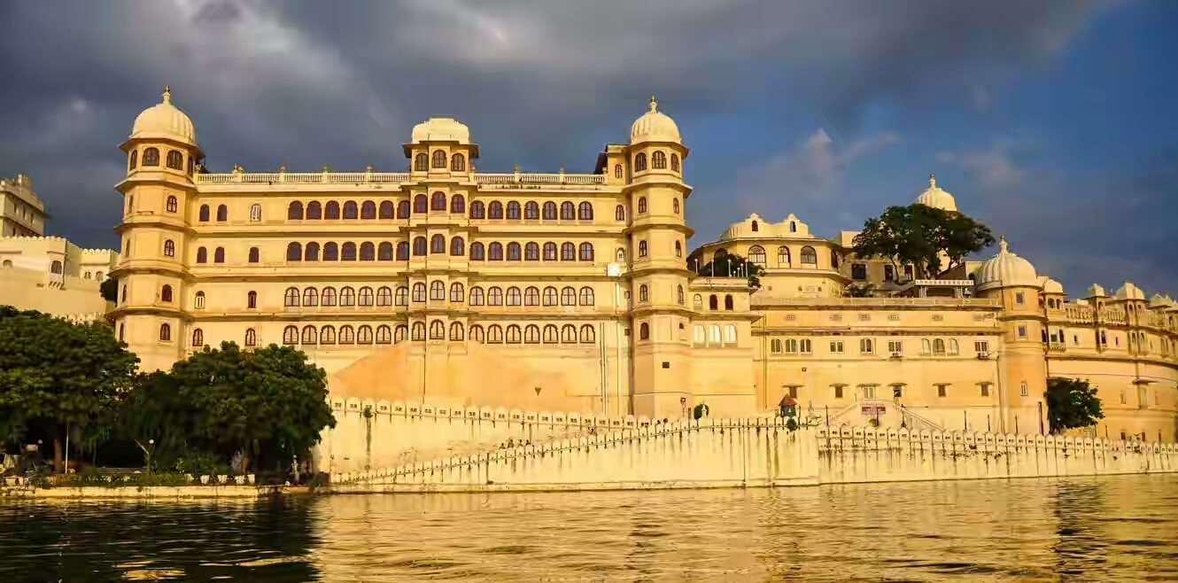 udaipur-lake-palace.jpg