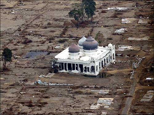masjid-pasca-tsunami-aceh-20041.jpg