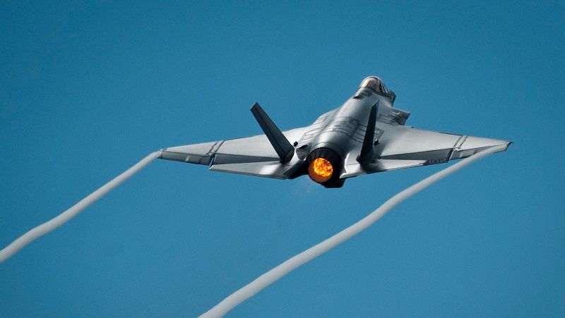 F-35C_Lighting_of_VFA-101_taking_off_from_Eglin_AFB_2013.JPG
