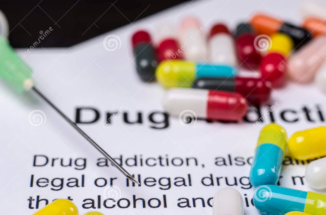 drug-addiction-pills-spilled-top-report-syringe-side-92960434.jpg