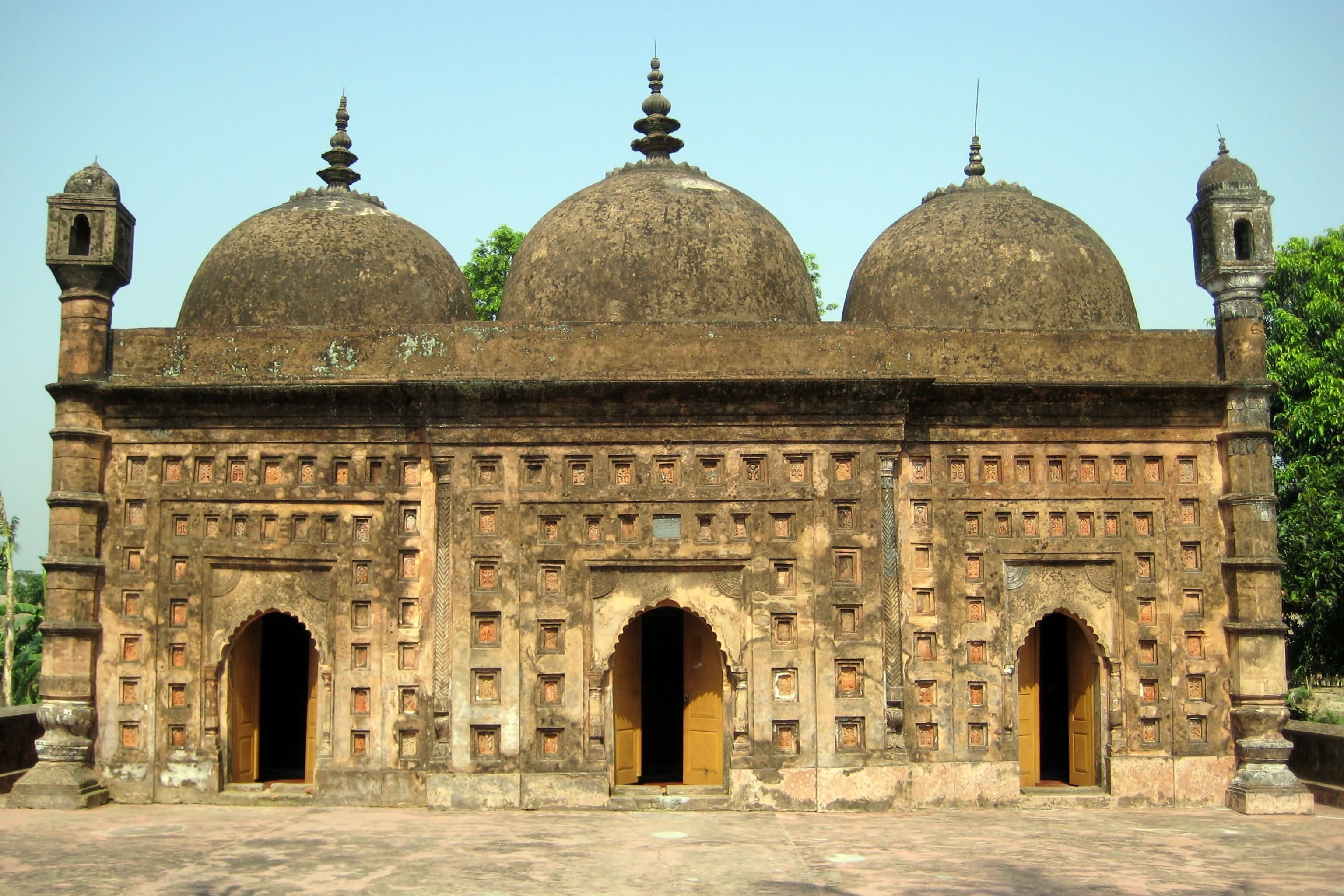 1603-full-view-of-nayabad-mosque-in-bangladesh.jpg