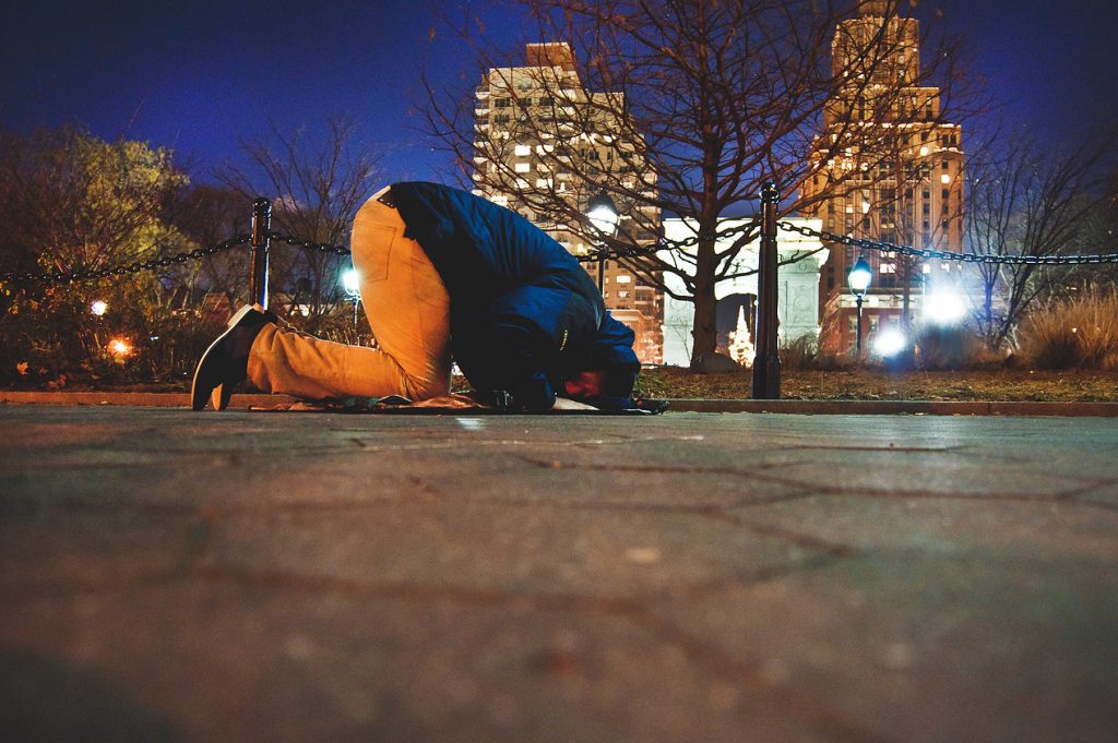 gambar-sujud-di-jalan-1024x681.jpeg