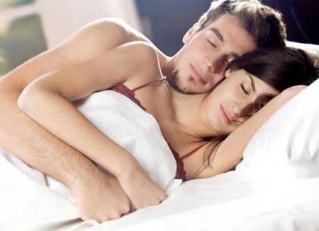 Suami Menenangkan Jangan Nangis Sayang Nanti Emak Ayah Dengar Mereka Mungkin Belum Tidur Lagi Tu Suami Menenangkan Jangan Nangis Sayang Nanti Emak Ayah Dengar Mereka Mungkin Belum Tidur Lagi Tu