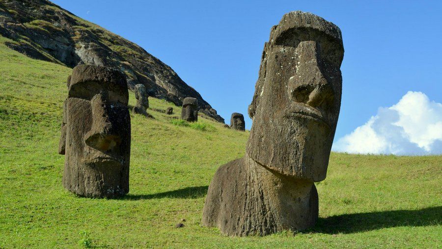 Moais-Isla-de-Pascua.jpg