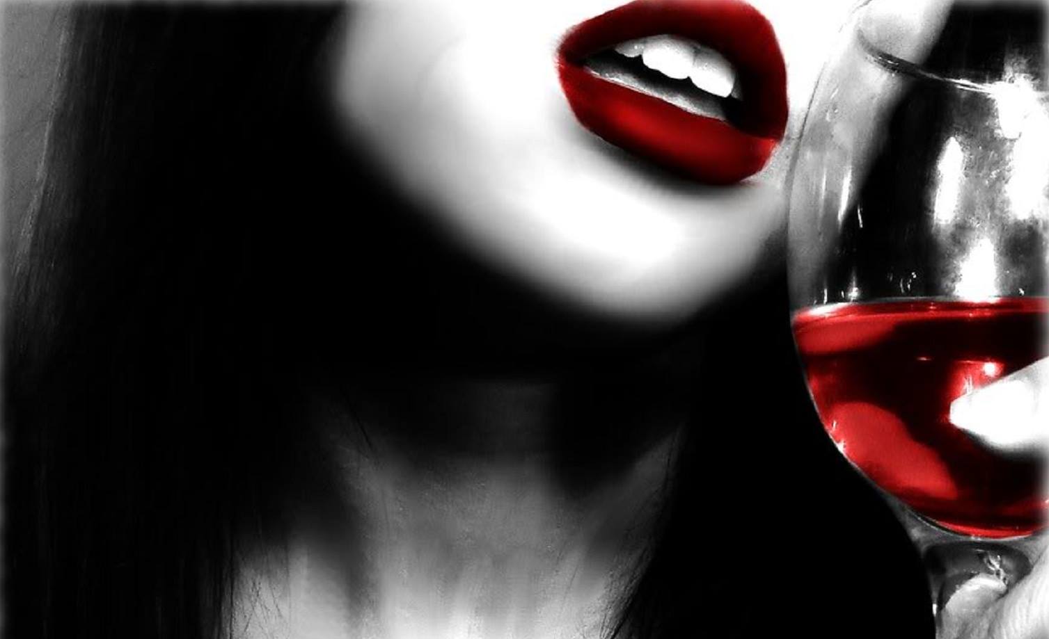 Кровь любимого мужчины. Девушка с бокалом. Девушка с бокалом красного вина. Бокал красного вина. Девушка с вином.