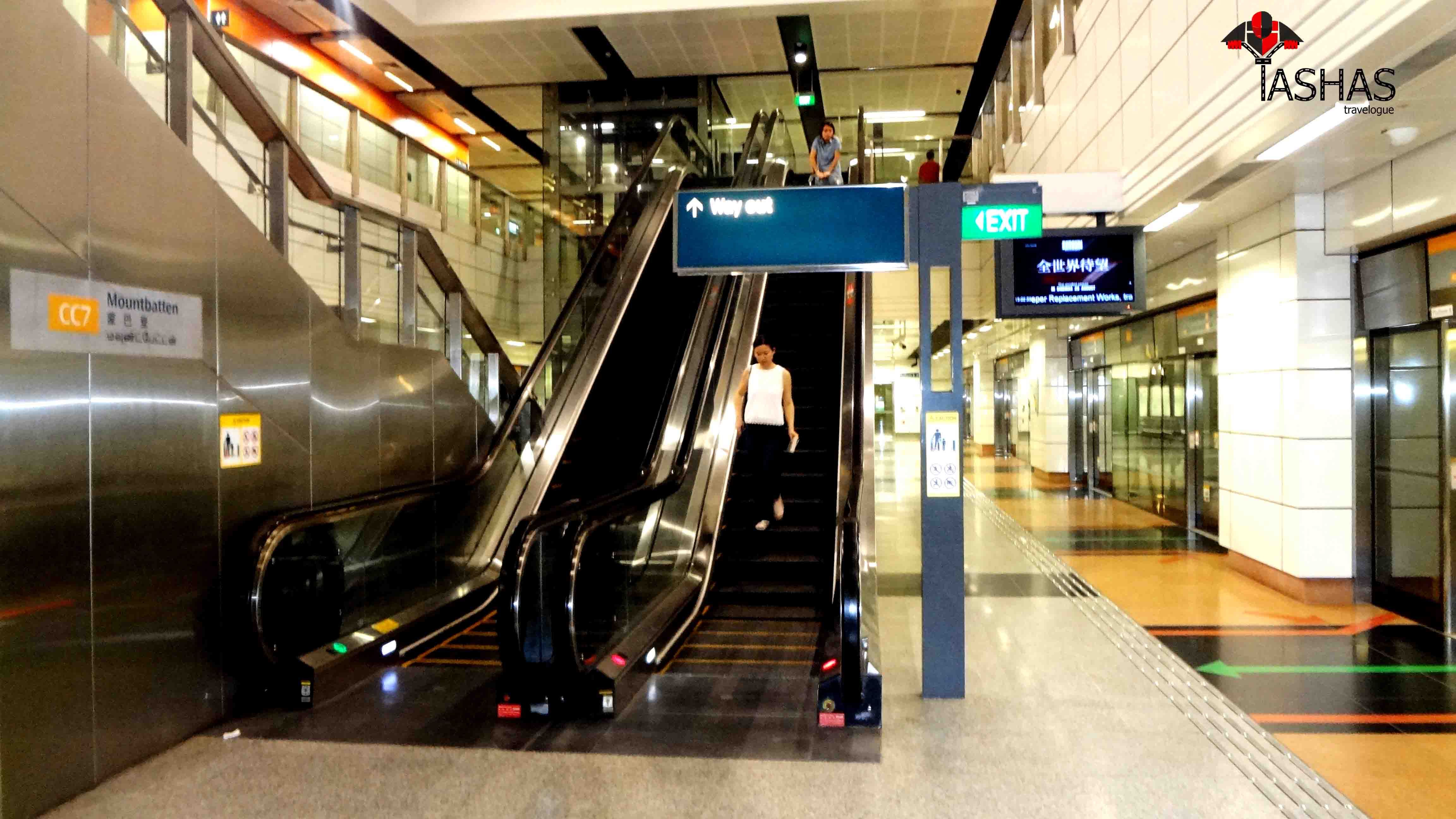 Singapore Metro Escalator.jpg