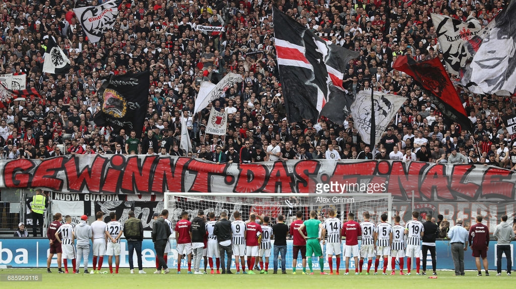 players-of-frankfurt-stand-in-front-of-their-fans-after-the-match-picture-id685959116.jpg