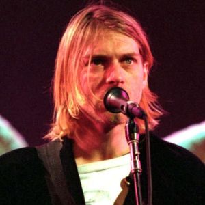 kurt-cobain-wings-mtv-live-1993-photo-jeff-kravitz-getty-images.jpg