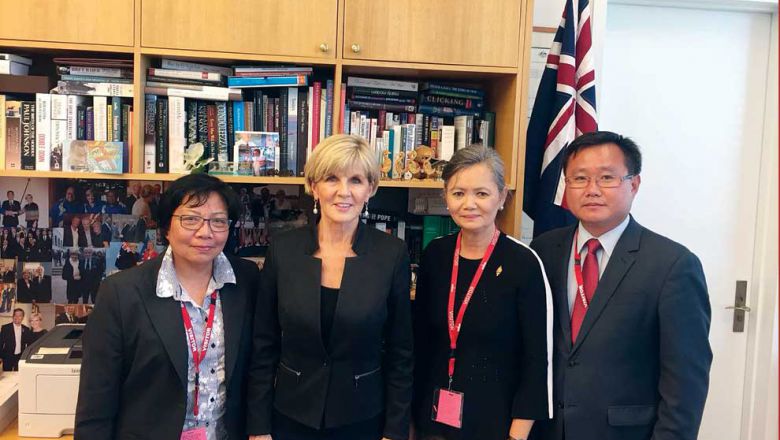 2_former-cnrp-lawmaker-mu-sochua-poses-for-a-photograph-with-australian-foreign-minister-julie-bishop-after-a-meeting-yesterday-in-australia_supplied.jpg